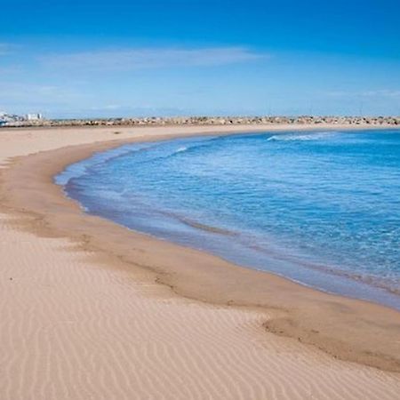Vacansis Habitaciones De Hostal A Primera Linea De Playa En كولرا المظهر الخارجي الصورة